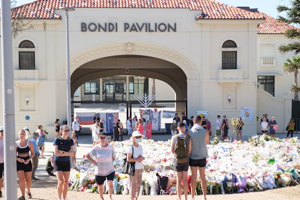 Mourners and tributes at Bondi Pavilion 