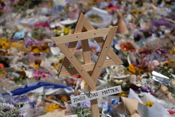Tributes to those killed at Bondi Beach.