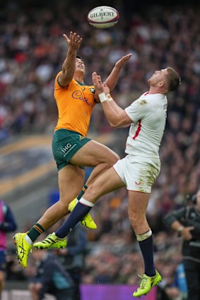 Australia’s Joseph Aukuso Suaalii and England’s Freddie Steward contest a high ball.