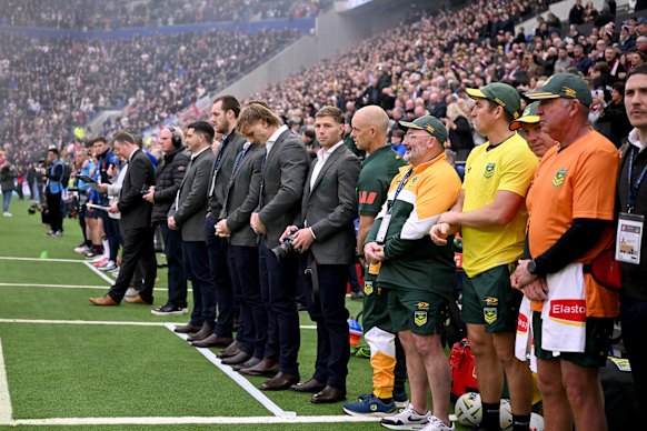 The Australian staff and players watch on as Jarvis performs the Aussie anthem alongside Munster.