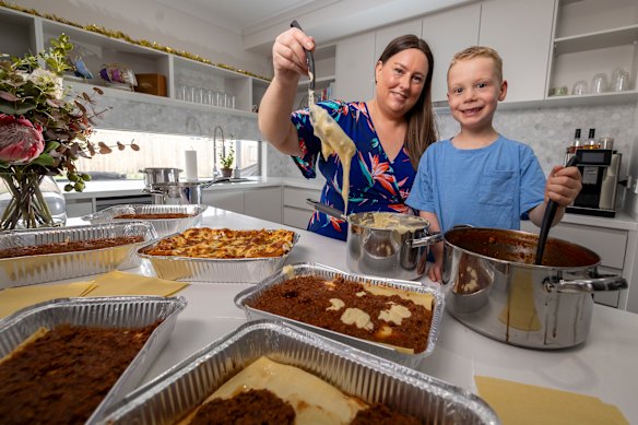  Andrea Ruff, with son Joshua, makes lasagna for people who need a free meal.