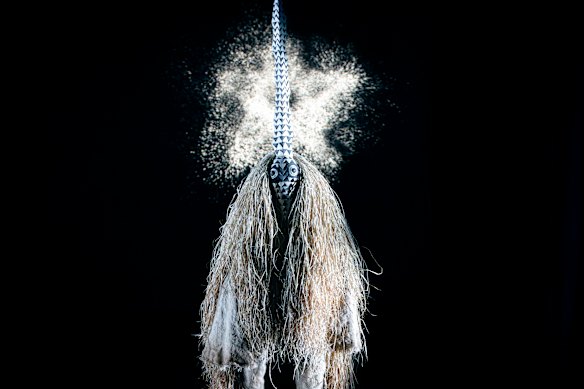 The figure representing the stars in Guewel, who harks back to West African masquerades.