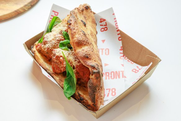 Roman folded pizza – sorrisi – are the focus at Pronto 478.