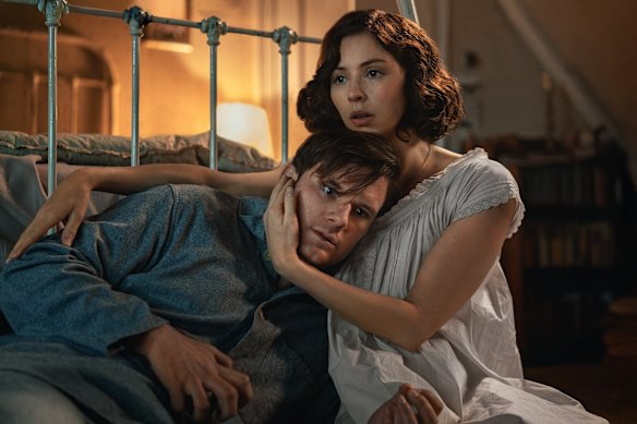 Jeremy Irvine as Henry and Hermione Corfield as Julia in 1917 London, before their fateful visit to Scotland.