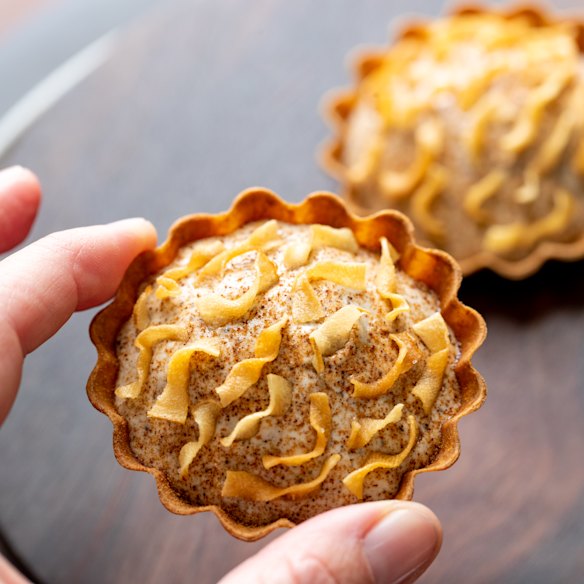 Jerusalem artichoke tarts with black truffle at Sixpenny.