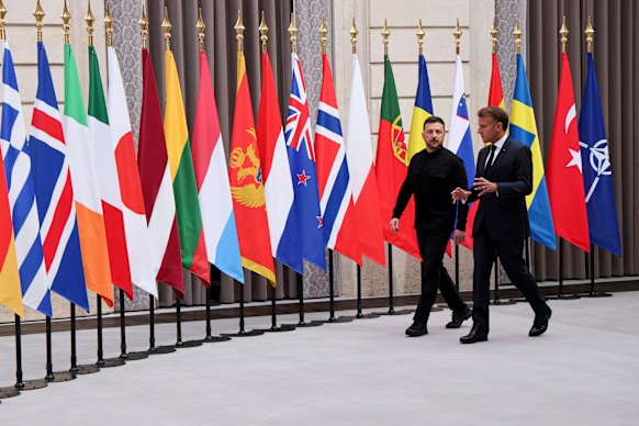 Ukrainian President Volodymyr Zelensky, left, and French President Emmanuel Macron in Paris on Thursday.