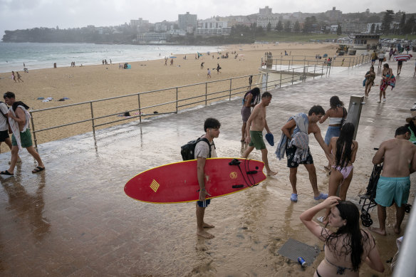 Temperatures in parts of Sydney soared to over 42 degrees before a cool change swept through.