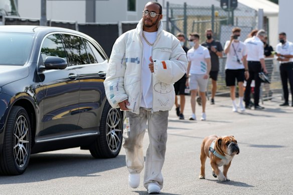 Lewis Hamilton and Roscoe at Monza in 2021.