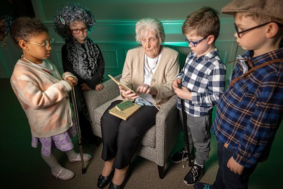 Gwen shares with the students what school looked like when she attended. 