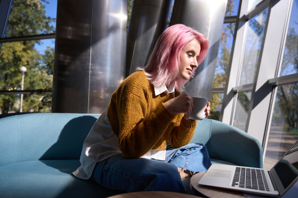 More people are turning to AI for therapy but mental health experts are concerned about their “sycophantic” tendencies which can put users at risk.