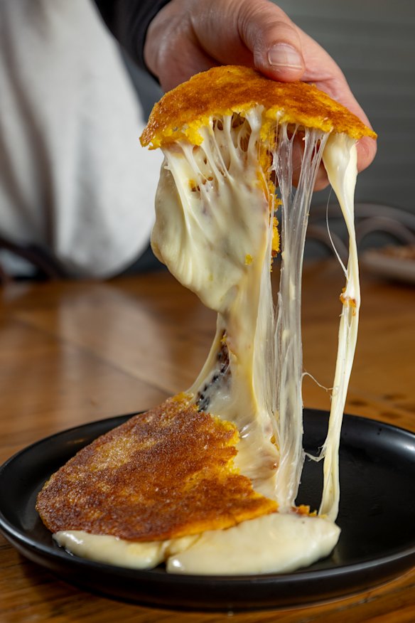 Cheese arepa.