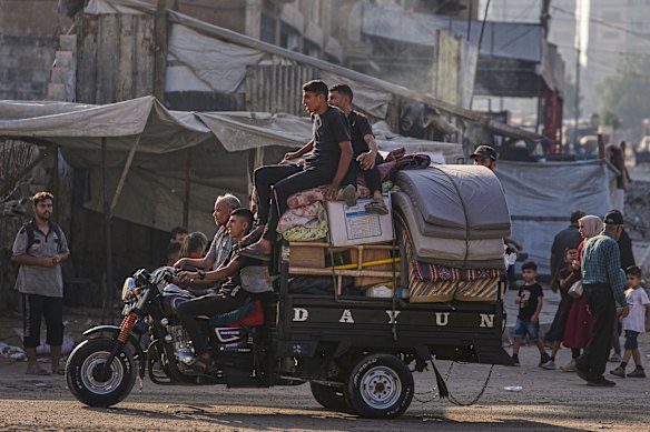 Displaced Palestinians flee Jabaliya after the Israeli army issued evacuation orders in Gaza City on Sunday.