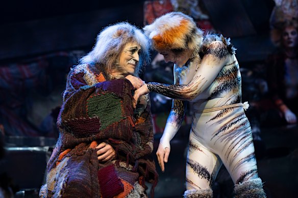 Todd McKenney and Lucy Maunder in Cats. 