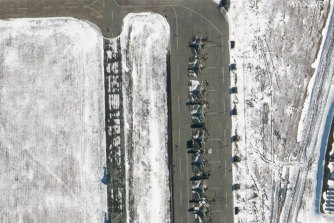 L'imagerie satellite montre des déploiements d'avions su25 à l'aérodrome de Millerovo, en Russie, le vendredi 18 février.