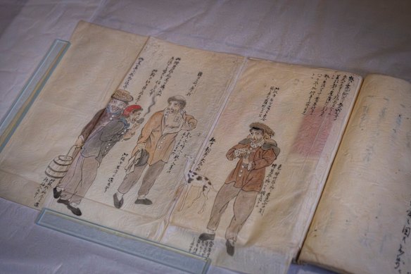 A watercolour sketch of four convict “pirates” and their dog contained in a samurai manuscript recording the encounter with the Cyprus brig.