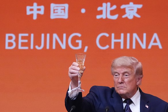 Donald Trump proposes a toast during a state dinner at Beijing’s Great Hall of the People on Thursday.
