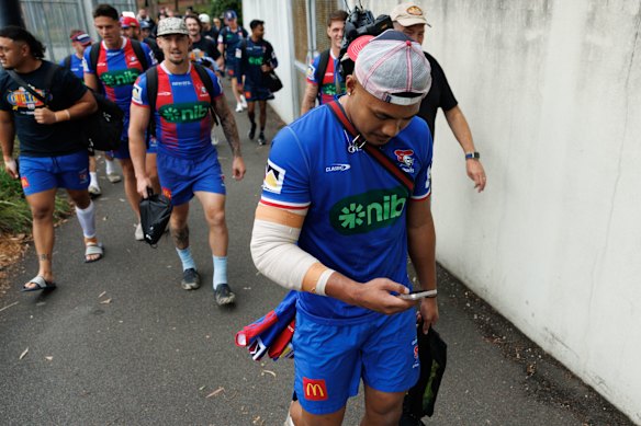 Knights players check their phones as they leave their hotel at Sydney Olympic Park for the captain’s run at Accor Stadium on Saturday afternoon. 