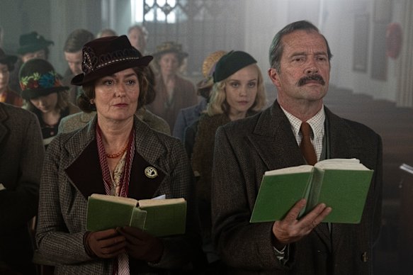 Anna Chancellor as Sydney Bowles and James Purefoy as David Freeman-Mitford in the TV series Outrageous.