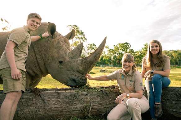 Terri, Bindi and Robert Irwin at the Australia Zoo in 2020.