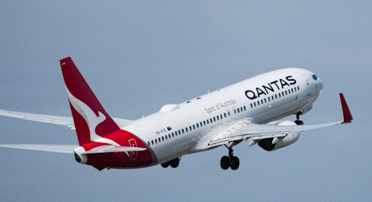 Time to discover Australia? A Qantas Boeing 737 takes off from Melbourne Airport.