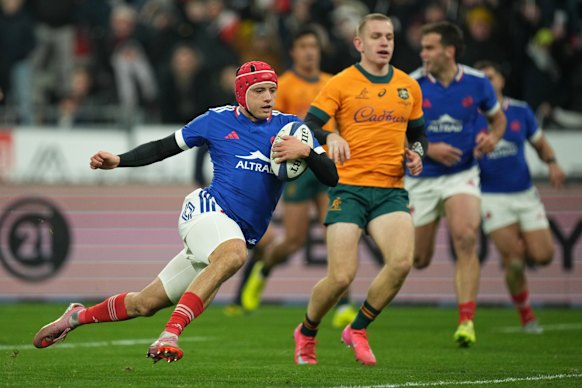 France’s Louis Bielle-Biarrey crosses the line to score against the Wallabies in 2025.