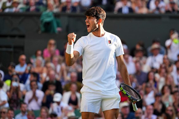 Alcaraz celebrates his quarter-final victory.