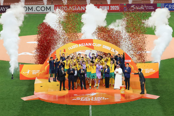 The Young Socceroos lift the Asian Cup trophy.