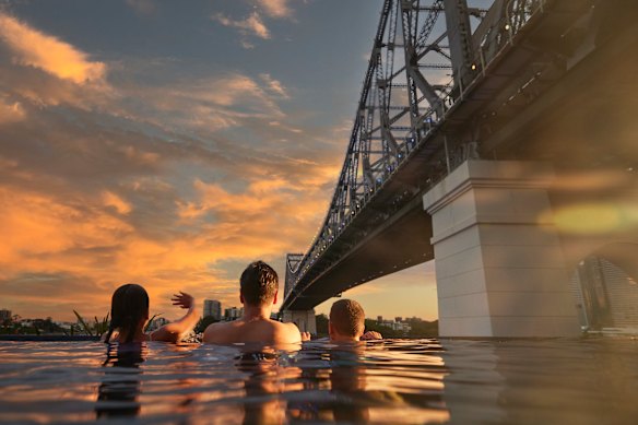 Crystalbrook Vincent’s infinity pool overlooking Howard Smith Wharves.