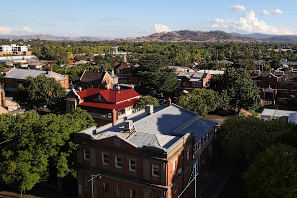 Almost half the electorate lives in the city of Albury, where all booths were won by an independent at the last election. But the politics of Farrer shift with its geography – and the battle outside Albury could shape the result.