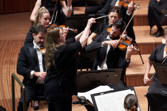 Simone Young in her “happy place” conducting the SSO.