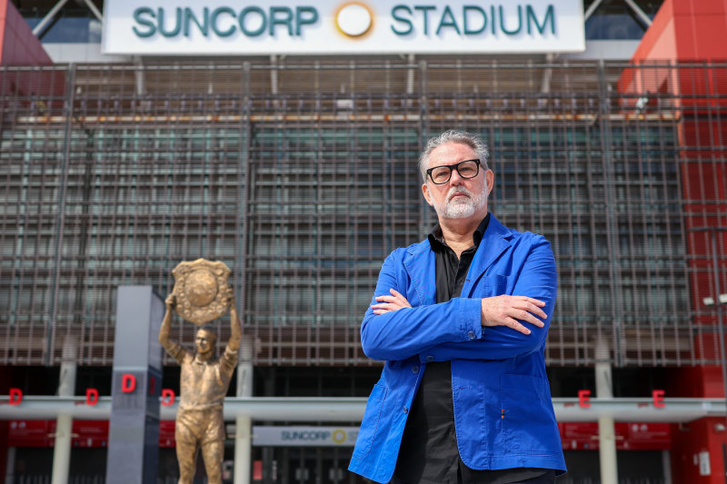 Architect Michael Lavery says the failure to build pedestrian bridges at Suncorp Stadium in Brisbane created expensive traffic problems.