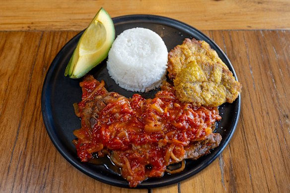 Beef tongue in salsa with avocado, rice and plantain.