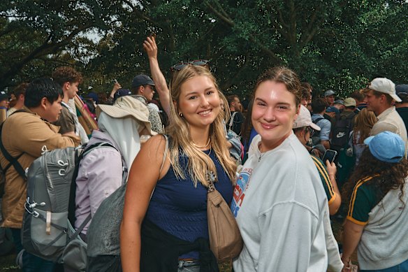 German and Austrian tourists, Jana Bebek and Helen Ratzberger, met in the queue early on Wednesday morning.