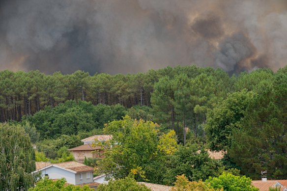 Smoke rises near Lège-Cap-Ferret.