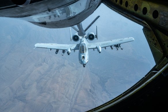  A US Air Force A-10 Thunderbolt II receiving fuel from a KC-135 Stratotanker.