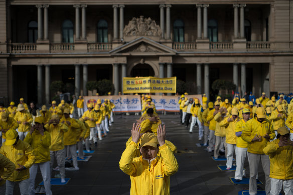 Falun Gong practitioners are known for their exercises done in public.
