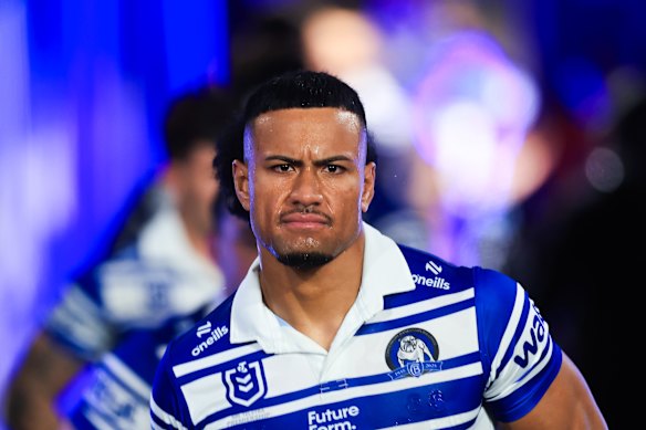 Stephen Crichton played through an injury for the Bulldogs on Friday night.