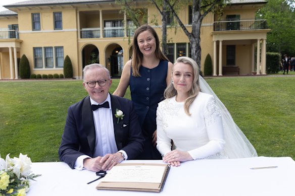 The couple signing their marriage certificate with a celebrant from Haydon’s local NSW Central Coast community. 