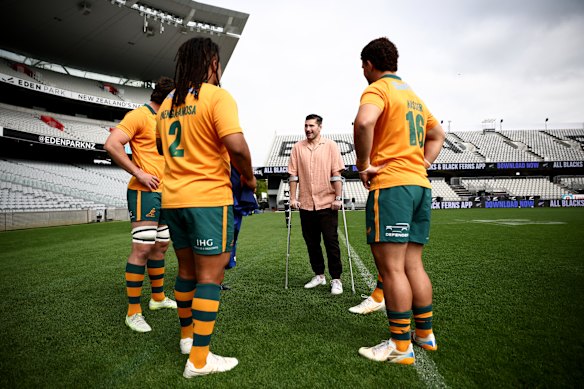 Wallabies players chat with Nathan Charles ahead of the captain’s run at Eden Park.