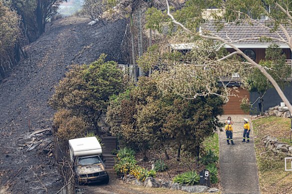 Residents return to their homes bordering the Koolewong bushfire. 