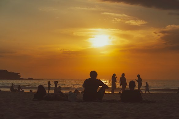 The hot, dry spring that persisted across eastern Australia was probably spurred by a freak weather event in Antarctica. 
