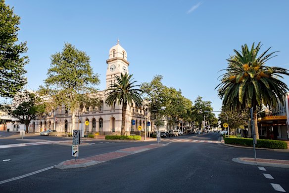Post office on Peel St, Tamworth.