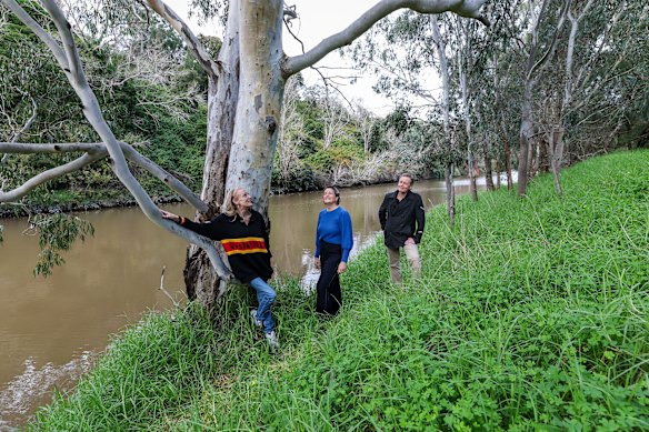  Charley Woolmore from the Wurundjeri Woi-wurrung Aboriginal Cultural Heritage Corp, with Nichola Lefroy and Chris Chesterfield from Birrarung Valley Walk. Plans are under way to develop a 13-day hike along the length of the Yarra River, from Williamstown Beach to the Upper Yarra Reservoir. 