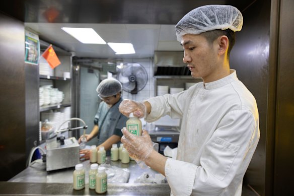 Kitchen workers at Yin San Douzhi prepare the freshly brewed mung bean drink.