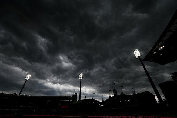 The SCG under lights after play was delayed on day one of the fifth Test.