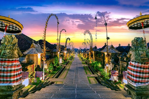 The attractive Balinese village of Penglipuran is full of discreet craft shops and eateries concealed inside courtyards. 
