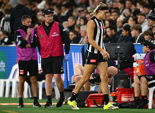 Darcy Moore of the Magpies walks the boundary against the Giants.