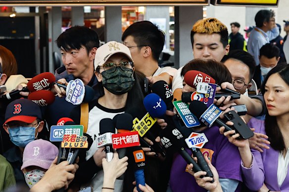 Chinese influencer Yaya (Liu Zhenya) was forced to leave Taiwan after authorities deemed her online comments in support of Chinese military drills a threat to Taiwan’s national security.
