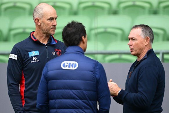 Melbourne coach Steven King (left) and football boss Alan Richardson (right).