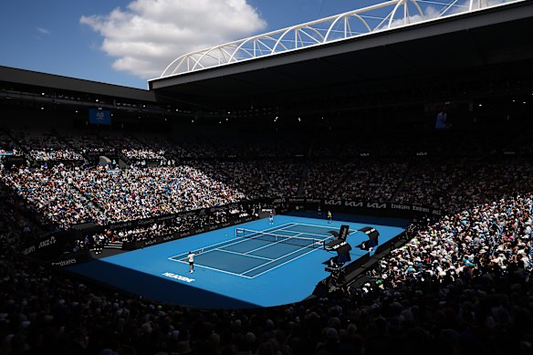 Rod Laver Arena was packed for the hit between Federer and Ruud.